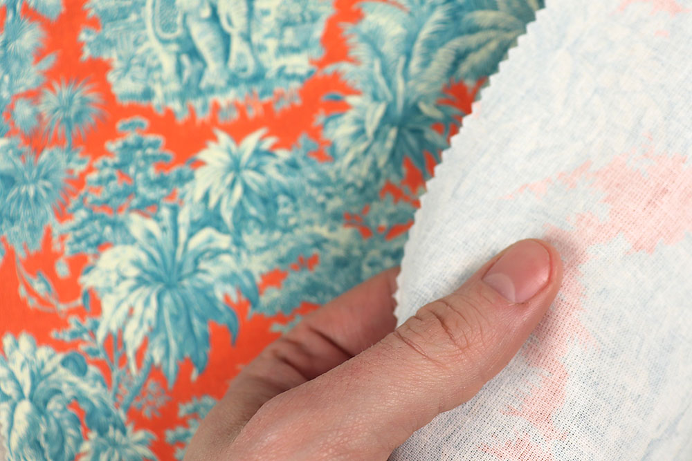 Toile de Jouy mal anders: Edler Cretonne mit Ethno-Motiv in verrückter Farbkombi! Ds6373 Baumwollstoff Toile De Jouy Terra Tuerkis S4 Toile de Jouy Baumwollstoff - Toile de Jouy - Mayani Terra