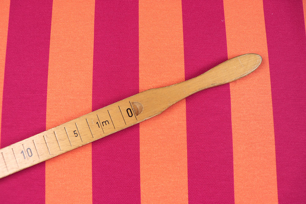 Moderner Dekostoff in Leinenoptik mit breiten Blockstreifen in Pink und Orange – perfekt für sommerliche Wohnideen. Ds6389 Dekostoff Blockstreifen Pink Orange S4 Juni Dekostoff Premium - Sunset Stripes