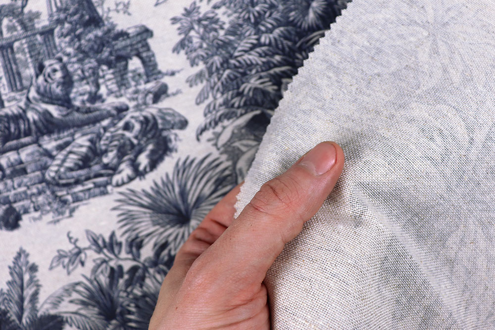 Rustikaler Dekostoff mit Leinenanteil und stimmungsvollem Ethno-Toile-Motiv Ds6399 Dekostoff Leinen Toile De Jouy Dekostoffe Leinen Dekostoff Leinen - Toile de Jouy - Marani