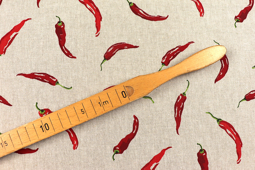 Achtung: scharf! Dieser rustikal wirkende Dekostoff ist das Must-have für alle Hotties Ds6411 Dekostoff Leinenoptik Chili S4 Dekostoffe Obst/Gemüse Dekostoff Leinenoptik - Chili