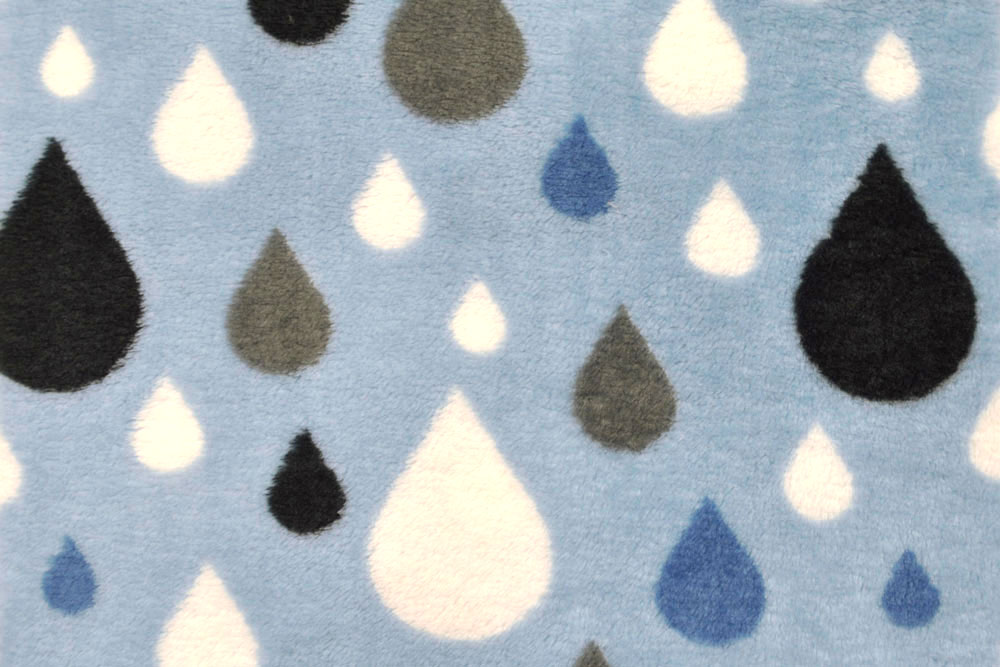 Dieses tolle Wellness Fleece kann von beiden Seiten verarbeitet werden - Ihrer Kreativität sind keine Grenzen gesetzt Fl5158 Wellnessfleece Wolken Blau(1) Fleece Wende-Wellness-Fleece - Wolken und Regentropfen - Blau