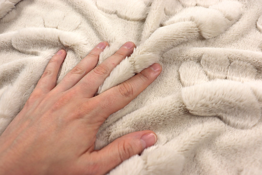 Super weicher und kuscheliger Fleecestoff mit großem Pfoten-Motiv Fl5188 Fleece Pfoten Beige S4 Fleece Flausch-Fleece - Big Paws
