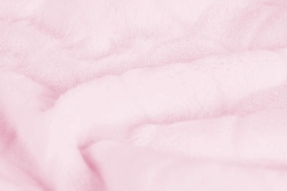 Weicher Fleece in Rosa mit geprägtem Schuppenmuster – ideal für Decken, Kissen, Kinderbekleidung und kreative Nähideen. Fl5197 Meerjungfrauenfleece Pink (1) Fasnacht Stoffe Einfarbig Meerjungfrauen-Fleece - Rosa