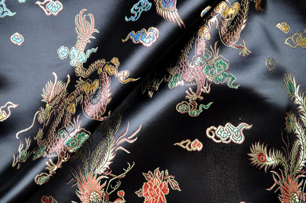 Der Drache ist der Bestseller unter den Seidenimitat-Stoffen. Hochwertig und hochglänzend, von echter Seide kaum zu unterscheiden. Eine tolle Ware! Fn1119 China Seidenimitat Drache Schwarz Z1 Seidenstoffe China-Seidenimitat Drache - Schwarz - 150 cm