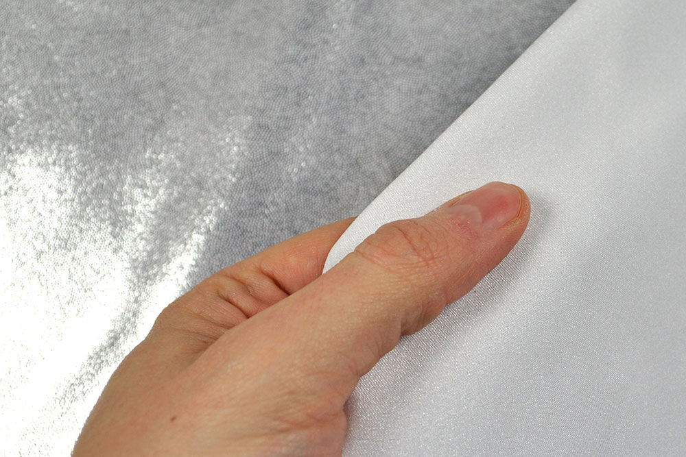 Stretchiger geht's nicht - metallisch glänzender Stoff, der jede Bewegung mitmacht und für glamouröse Auftritte sorgt Fn1120 Tanzkleiderstoff Metallik Silber S4 Fasnacht Stoffe Einfarbig Tanzkleiderstoff Metallic - Silber
