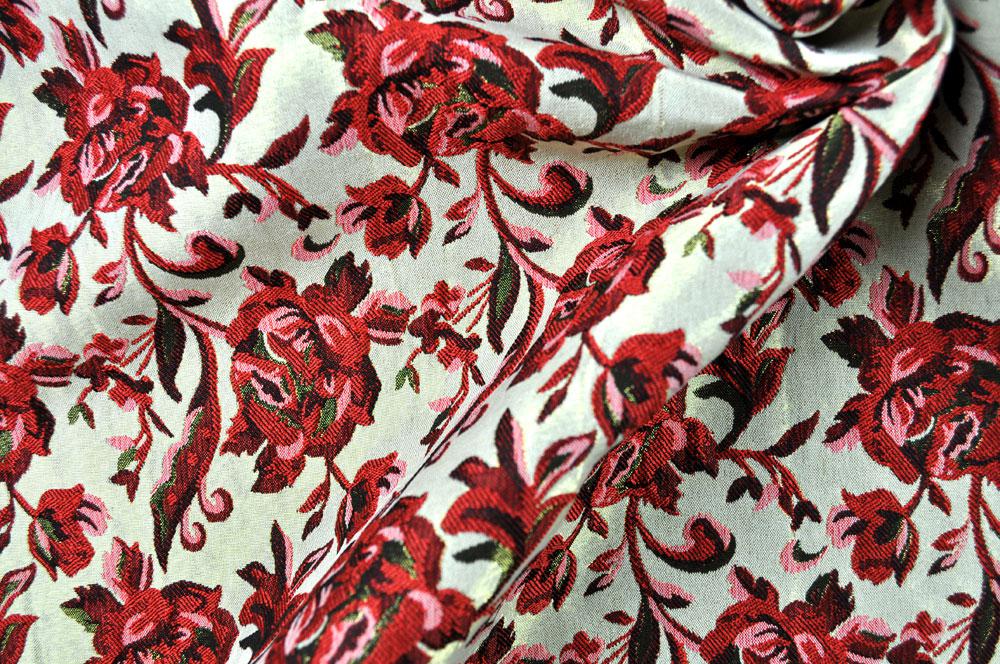 Brokat mit Rosen: Das aufwändige Blumenmuster macht diesen Stoff so außergewöhnlich. Eine sehr feine und hochwertige Ware! Fn1130 Brokat Rose  Z1 Fasnacht Stoffe bunt Brokat la Rose
