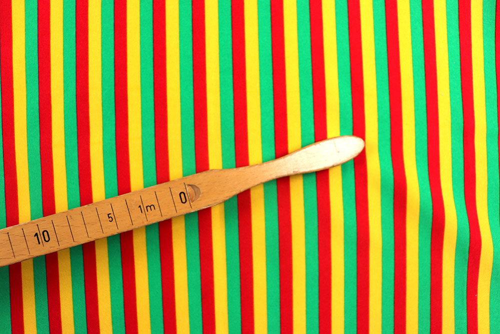 Klassisches Streifenmuster auf pflegeleichtem Allround-Talent - perfekt für Kostüme und Deko-Ideen aller Art! Fn1329 Universalstoff Streifen S4 Fasnacht Stoffe bunt Universalstoff - Bunte Streifen