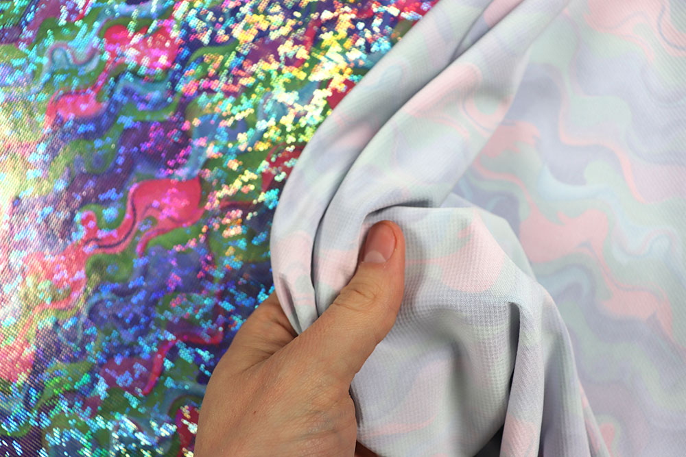 Superstretch, Supermotiv, Superfarben mit Superglanz! Perfekt für Kostüme, die auffallen! Fn1334 Tanzkleiderstoff Gruen Hologramm S4 Tanzkleiderstoff Hologramm - Blue Trip