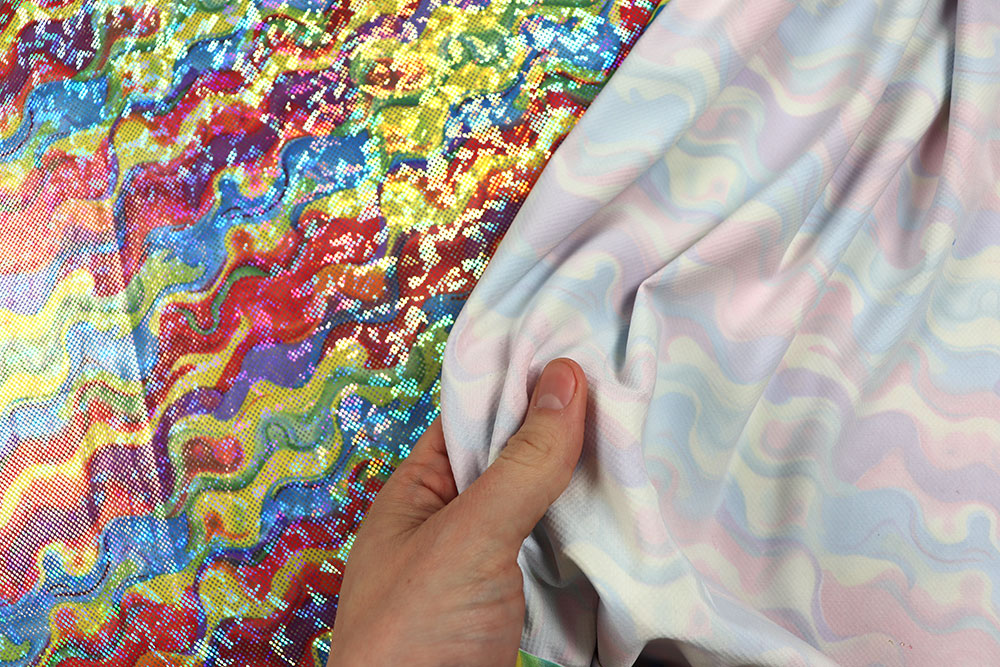 Superstretch, Supermotiv, Superfarben mit Superglanz! Perfekt für Kostüme, die auffallen! Fn1334 Tanzkleiderstoff Rot Hologramm S4 Tanzsport Stoffe Tanzkleiderstoff Hologramm - Funky Trip