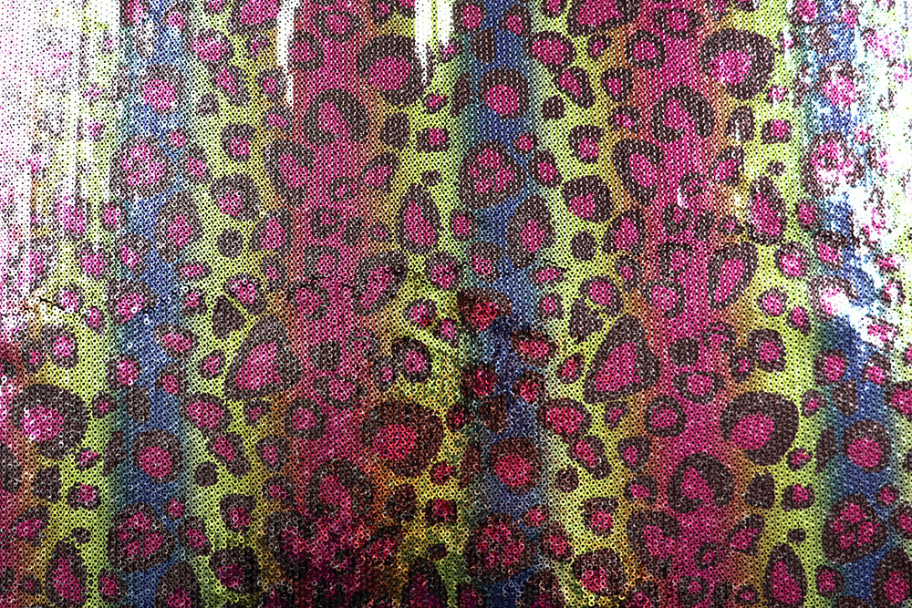 Wie ein schimmernder Regenbogen - farbenfroher, elastischer Paillettenstoff für bunte Kreationen! Fn3191 Paillettenstoff Leo Kostümstoffe Pailletten-Jersey - Regenbogen-Leopard