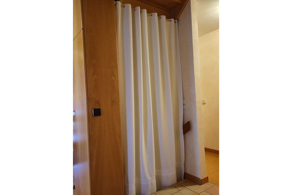 Jetzt Energiekosten sparen: Ein weicher, schwerer Stoff mit ca. 370 g/qm hält unangenehme Zugluft und Strahlungskälte ab Gs5012 Waermevorhangstoff S4y Neu(1) Wärmevorhang-Stoffe Wärmevorhangstoff Alaska