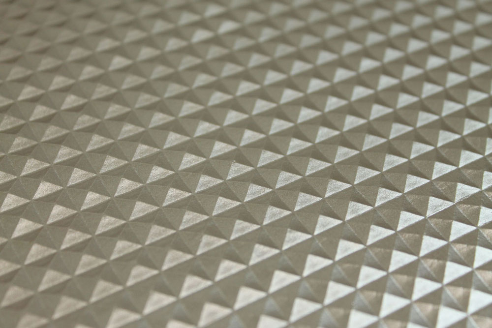 Schweres Lederimitat mit Pyramidenstruktur - stylische Ware in leichter Metallic-Optik! Kl1157910 Kunstleder Piramide Silber S4y Lederimitat Kunstleder geprägt - Pyramid Silver