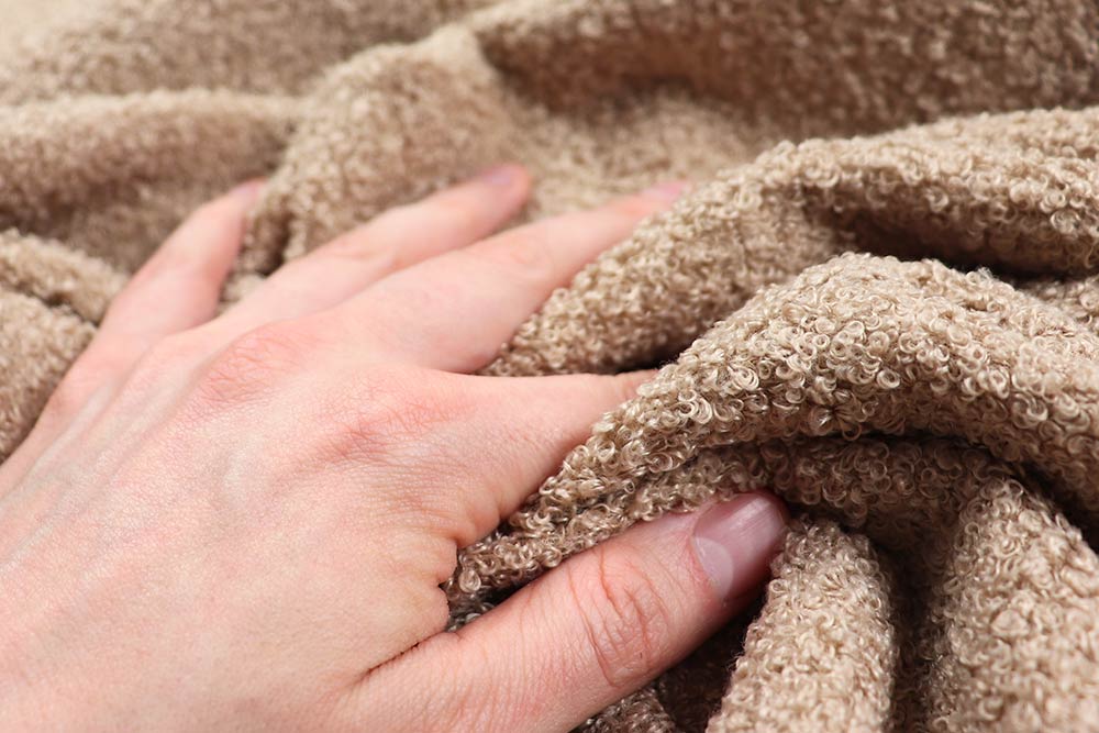Super flauschiger Bouclé aus recycelten Polyesterfasern - super robust - hält bis zu 100.000 Scheuertouren stand! Ms5153 Moebelstoff Flauschig S4y Bouclé-Stoffe Flausch-Möbelstoff - Recycling