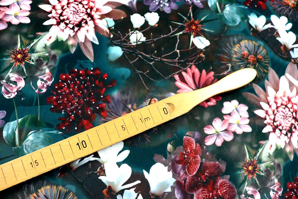 Reißfester Möbelstoff mit knalligem Design, der 100.000 Scheuertouren standhält! Ms519 Moebelstoff Blumen S4 Digital-Drucke Möbelsamt - Oase
