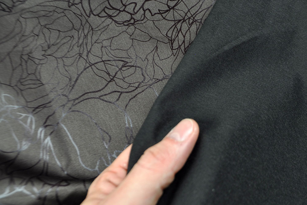 Schöner Stoff mit hohem Baumwollanteil für Hosen und mehr Sp148160 Blueten Frank Walder Hosenstoff Stretch - Fine Shine Flowers