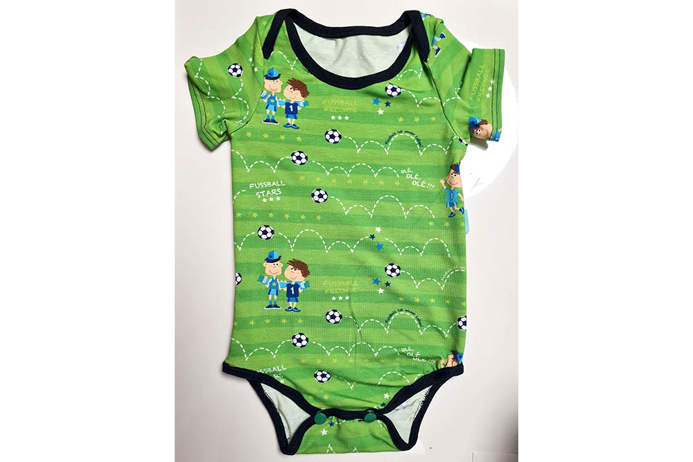 Cooler Jersey für den Fußball-Nachwuchs, der bestimmt bald in der Bundesliga auftreten wird! Sp165042 Jersey Fussball S4 Sale Jersey - Fußball-Freunde