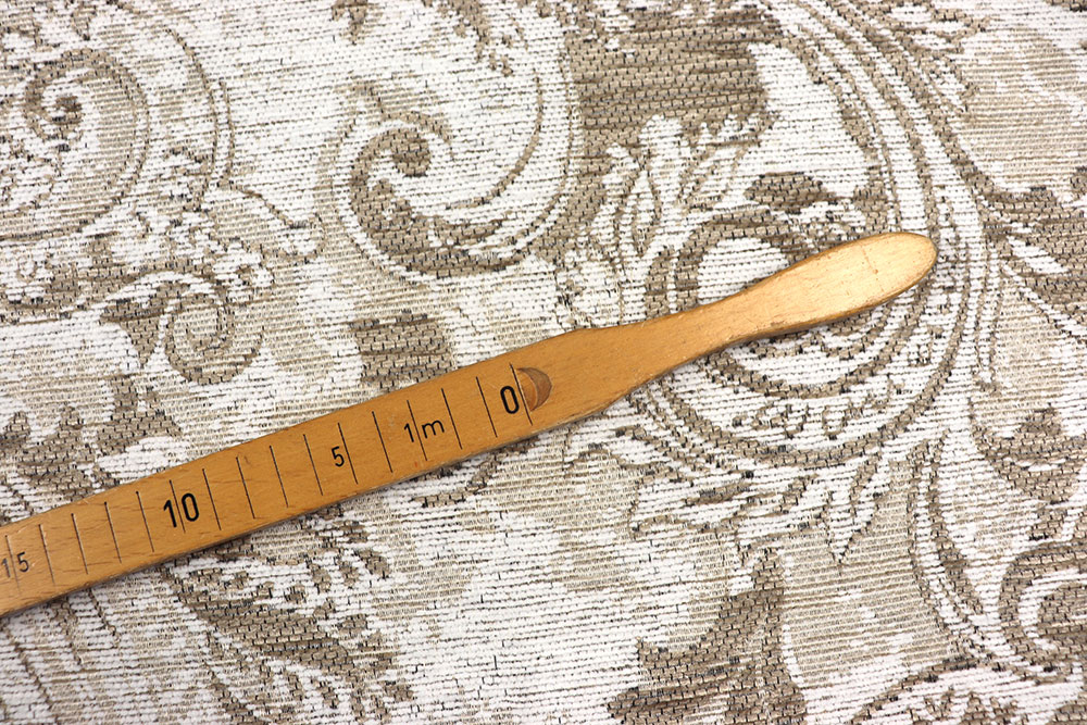 Edler Chenille-Möbelstoff mit opulentem, eingewebtem Muster - für edle Kreationen! Sp174027 Moebelstoff Paisley Sand S4 Chenille-Stoffe Möbelstoff - Chenille Paisley - Sand