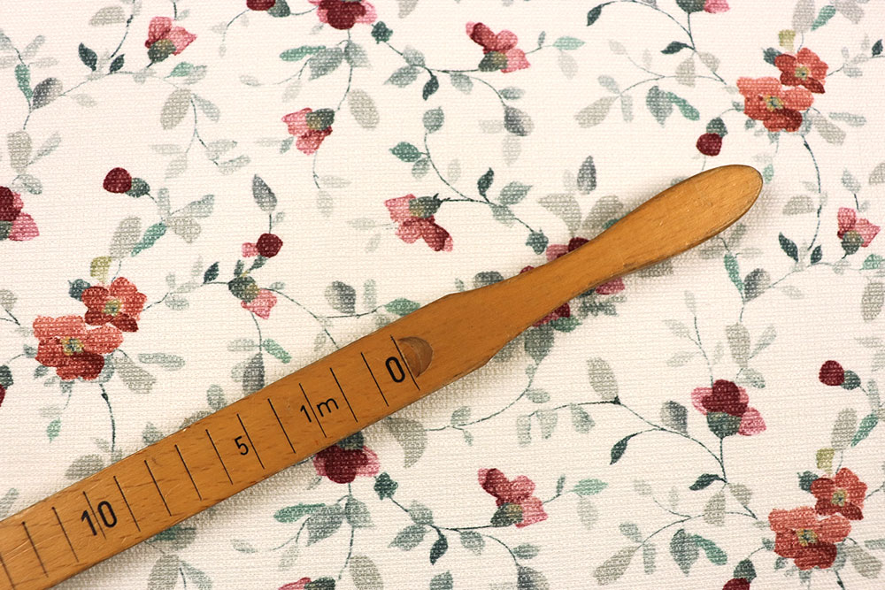 Fein strukturierte Grundware, filigranes Blumendesign und intensive Farben - ein Traum von einem Dekostoff! Sp174031 Dekostoff Blueten S4 Digital-Drucke Dekostoff Digitaldruck - Rote Blüten