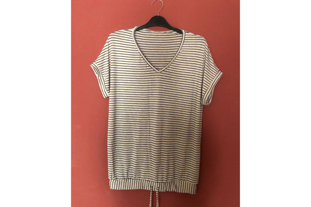 In hellem Grau melierter Jersey aus geschmeidiger Viskose, mit feinem Streifenmuster in dunklem Blau versehen - Topware zum Toppreis! Bk7253911 Viskosejersey Streifen S4 Viskosejerseys Viskosejersey - Streifen - Sand Melange/Nachtblau