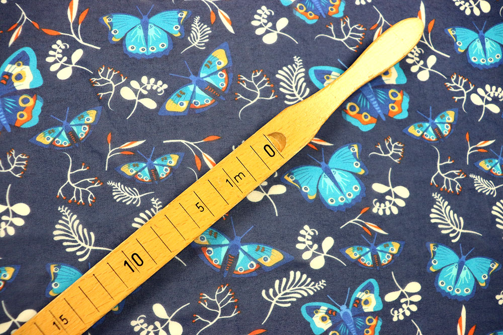 Geschmeidiger Chiffonstoff mit bunten Schmetterlingen- ein Eye-Catcher für Bekleidung, Deko und vieles mehr! Bk7548 Chiffon Schmetterlinge Hand bedr. Bekl. Stoffe Chiffon - Schmetterlingszauber
