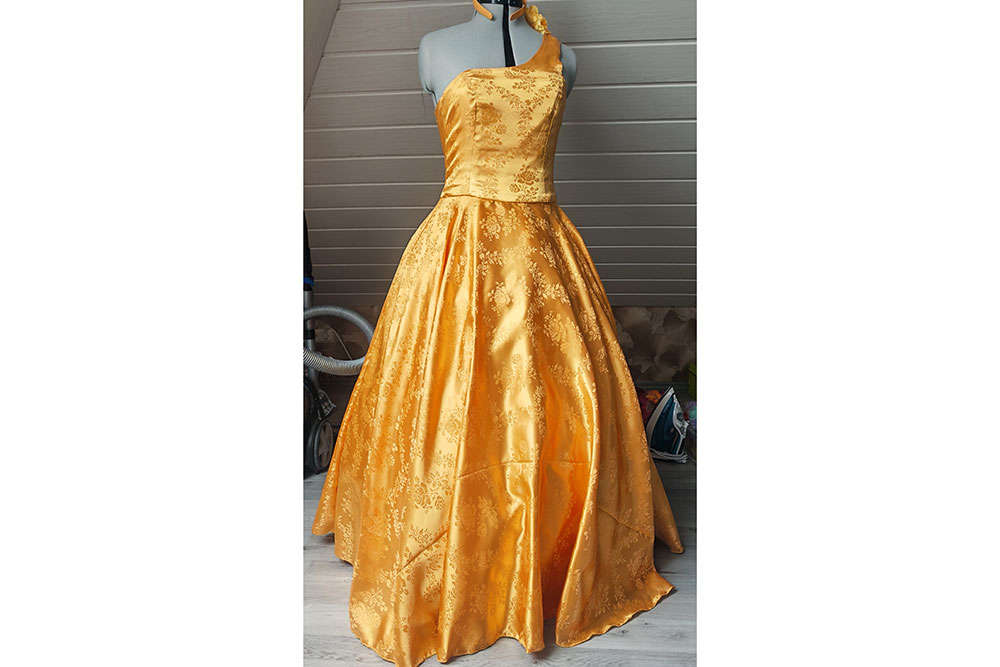 Edler Satin mit eingewebtem Rosenranken-Design - fein schimmernde Meterware für elegante Dekorationen und festliche Kleidung Bk7677 Satin Jacquard Rosen S4 Dekorationsstoffe Satin-Jacquard - Rosen