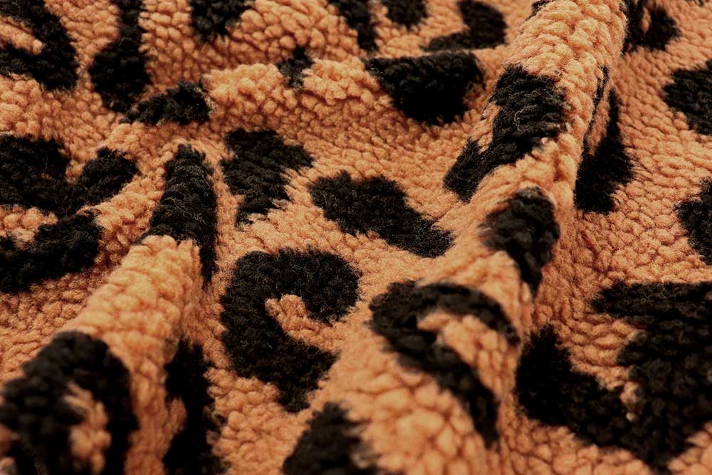 Stylisch, schick, zeitlos - animalisches Design trifft schweren, warmen Flauschstoff! Bk7689 Sherpa Leo Hellbraun S4 Sherpa Fleece Sherpa Fleece - Premium Leo - Hellbraun
