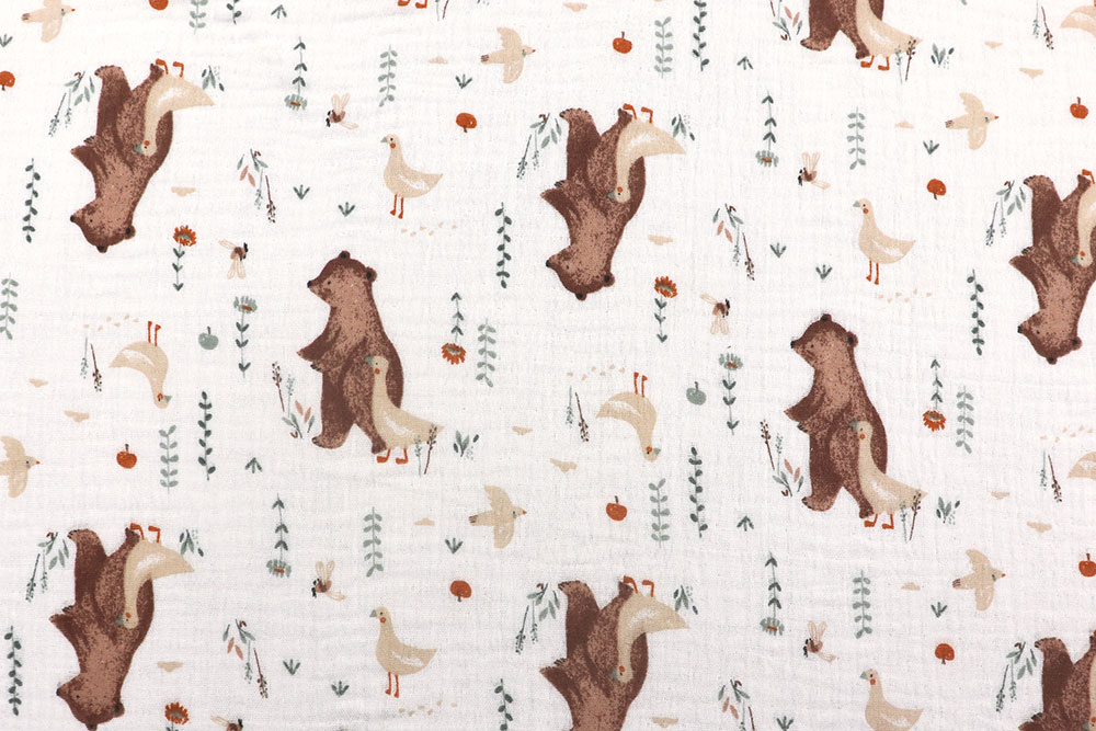 Tierisch süßes Design auf weichem Double Gauze - ein verspielter Hingucker zum Top-Preis! Bk7876 Musselin Gans Baer S4 Kinderstoffe Musselin - Gans und Bär