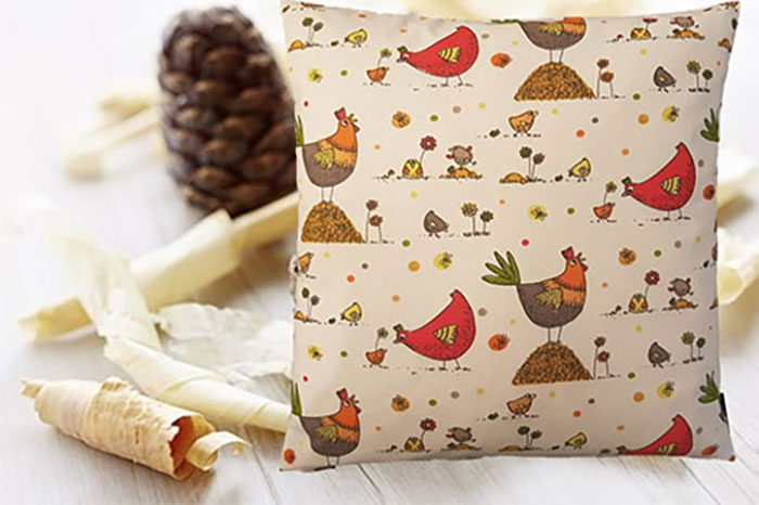 Feiner Baumwollstoff mit fröhlichen Hühnern für Heimtextilien, Kinderzimmerdeko und vieles mehr Co6153 Huehner Orange1 Kinderstoffe Baumwollstoff - Happy Chicken - Orange/Rot