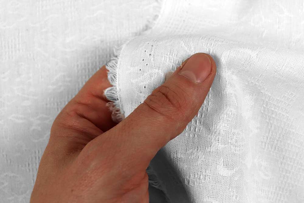 Edler Baumwollstoff mit durchgewebtem Waffelmuster - eine schöne Qualität für Trachtenmode, Kissen, leichte Vorhänge und vieles mehr Co6628 Baumwoll Jacquard Weiss 2 Übergardinen Baumwoll-Jacquard - Martha