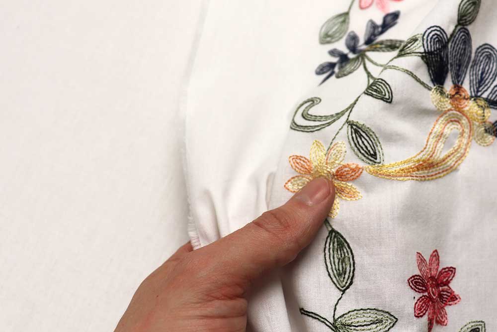 Edle Trachten-Bordüre – 100 % Baumwolle, aufwendig bestickt! Co6866 Baumwollstoff Bestricht Trachten Bordre Weiss Baumwolle Blumen Baumwollstoff bestickt - Trachten-Bordüre - Weiß