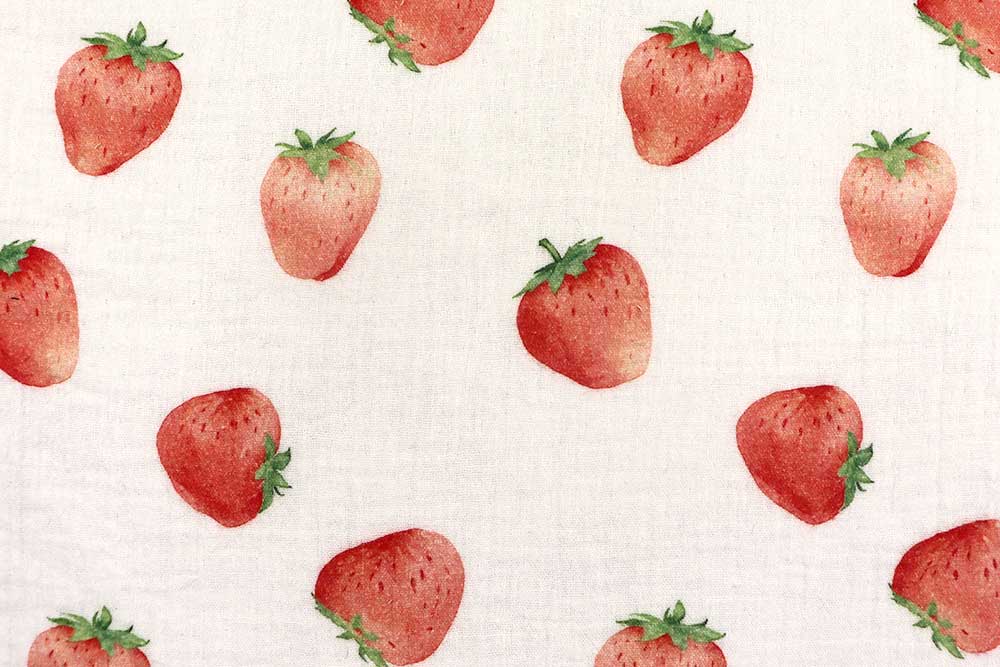 Zarter Stoff mit Aquarell-Erdbeeren – fruchtig, verspielt und perfekt für sommerliche Nähideen. Co7004 Musselin Suesse Erdbeeren Stm 2 Baumwolle sonstige Musselin - Süße Erdbeeren