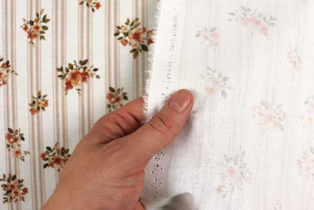 Für alle Vintage-Liebhaber: Eine romantische Kombination aus süßen Blumen und Streifen. Co7023 Baumwollstoff Streifen Blueten S4 Baumwolle Blumen Baumwollstoff Digital - Romantische Streifen