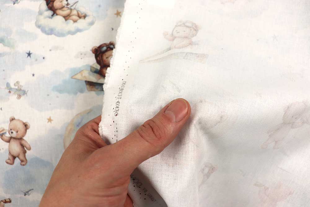 Süße Träume! Mit dem Bärchen in der Traumwelt schläft es sich doch gleich viel besser. Co7024 Baumwollstoff Baerchen Himmel 3 Baumwolle Kinder Baumwollstoff Digital - Bärchen in der Traumwelt