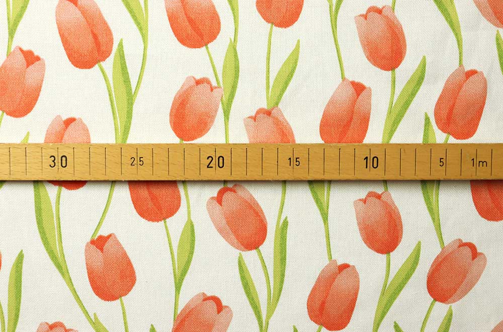 Eleganter Dekostoff mit roten Tulpen auf hellem Hintergrund Ds1951 Dekostoff Tulpen S4 Blumen u. Pflanzen Dekostoff - Tulpen-Traum