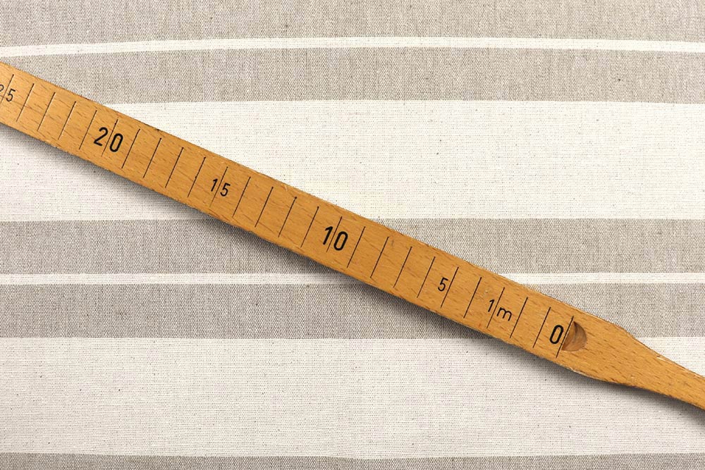 Wunderbar natürlicher Dekostoff aus recycelten Fasern mit klassischem Streifenmuster Ds3251 Dekostoff Recycling Ueberbreit Streifen Beige S4 Übergardinen Recycling-Dekostoff - Naturstreifen - 280 cm