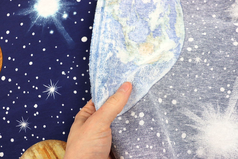 Bereit für einen Trip ins All? Dieser Dekostoff eignet sich ideal für Kinderzimmer, in denen angehende Astronauten schlafen Ds3355 Dekostoff Weltall S4 Dekostoffe NEU  Dekostoff - Planeten - 280 cm
