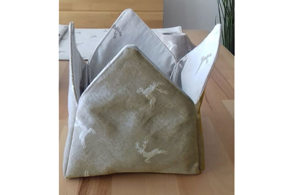 Aufwändig durchgewebter Dekostoff mit Tiermotiv im gemütlichen Landhaus-Stil Ds5736 Jacquard Hirsch Dekostoffe Landhaus Dekostoff Jacquard - zweiseitig - Hirschsprung - Beige