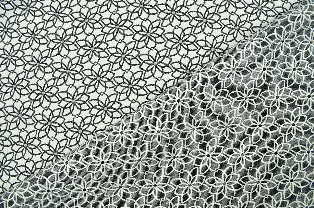Sehr edel wirkender Dekostoff mit wunderschönem Blüten-Design Ds5932970 Jacquard Dekostoff Blueten Weiss Grau S4y Taschenstoffe Jacquard-Dekostoff - Saint Lucia - Weiß