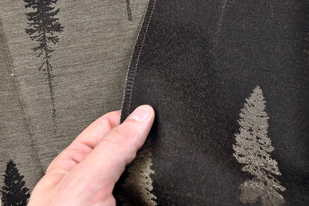 Haben Sie die scheuen Rehe schon entdeckt? Dieser hochwertige, leichte Jacquard sorgt für eine tolle Landhausatmosphäre Ds6042 Jacquard Hirsch Wald Braun S4 Übergardinen Dekostoff Jacquard - zweiseitig - Rehe im Wald - Hellbraun/Braun
