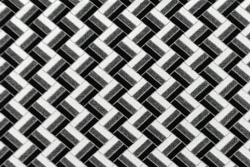 Auf der Suche nach edlen Dekostoffen mit Mustern, die ein ganz besonderes Flair erzeugen? Dann sind Sie hier richtig! Ds6136 Jacquard Geo S4 Dekostoffe Gemustert Jacquard-Dekostoff - Geo Noir