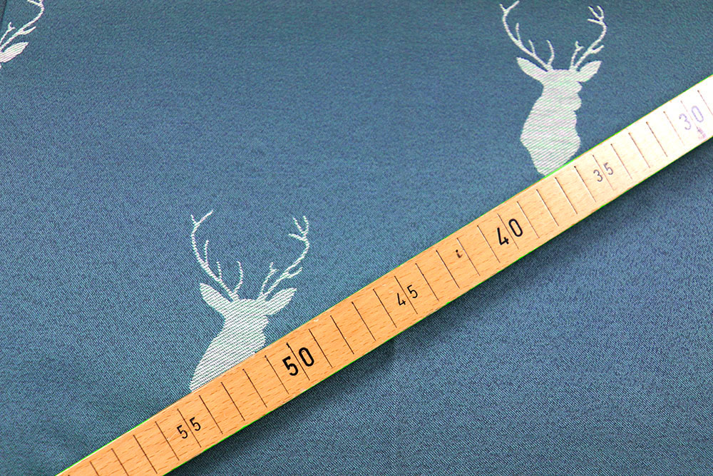 In Deutschland produzierter Stoff mit durchgewebtem Muster für Kissen, Vorhänge und mehr im Landhausstil! Ds6185 Jacquard Hirschkopf Blau Übergardinen Dekostoff Jacquard beidseitig - Hirschgeweih - Blau