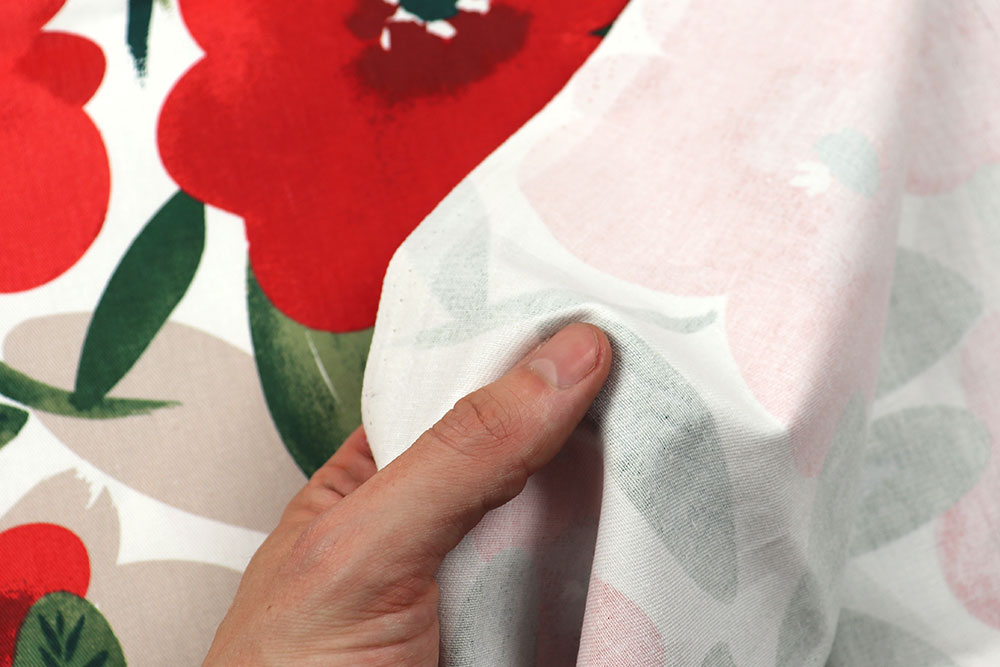 Robuster Köperstoff aus reiner Baumwolle mit großen Blüten in wunderschönen, klaren Farben Ds6229 Dekostoff Blueten S4 Baumwolle Blumen Baumwoll-Dekostoff - Huggy Flower