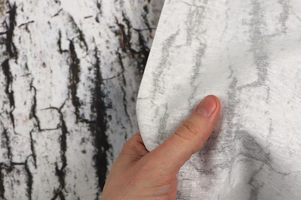 Mit dieser schönen Ware holen Sie sich Wald-Feeling nach Hause - der täuschend echt wirkende Holz-Print sorgt für tolle Effekte Ds6268 Dekostoff Baumrinde S4 Übergardinen Dekostoff - Baumrinde