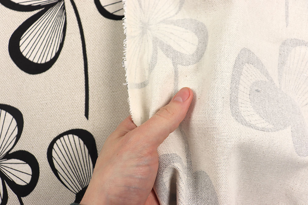 Skandi-Flair in Stoffform – pur, cool, unverkennbar. Ds6319 Dekostoff Blackpetal S4 Dekostoffe Blumen Dekostoff Premium - Black Petal