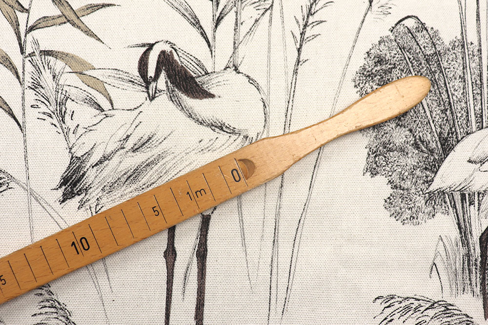 Japanisches Flair für moderne Räume - Kraniche im Tanz zwischen Schilf und Stille. Ds6320 Dekostoff Kraniche S4 Dekostoffe Natur Dekostoff Premium - Kraniche