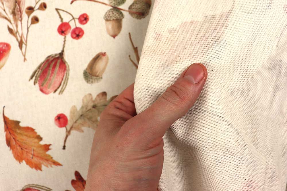 Ein Stoff wie ein Spaziergang durch den Herbstwald – mit Pilzen, Beeren und Blättern für märchenhafte DIY-Ideen. Ds6325 Dekostoff Recycling Herbst Pilze S4 L Recycling-Stoffe Recycling-Dekostoff - Woodland Tales