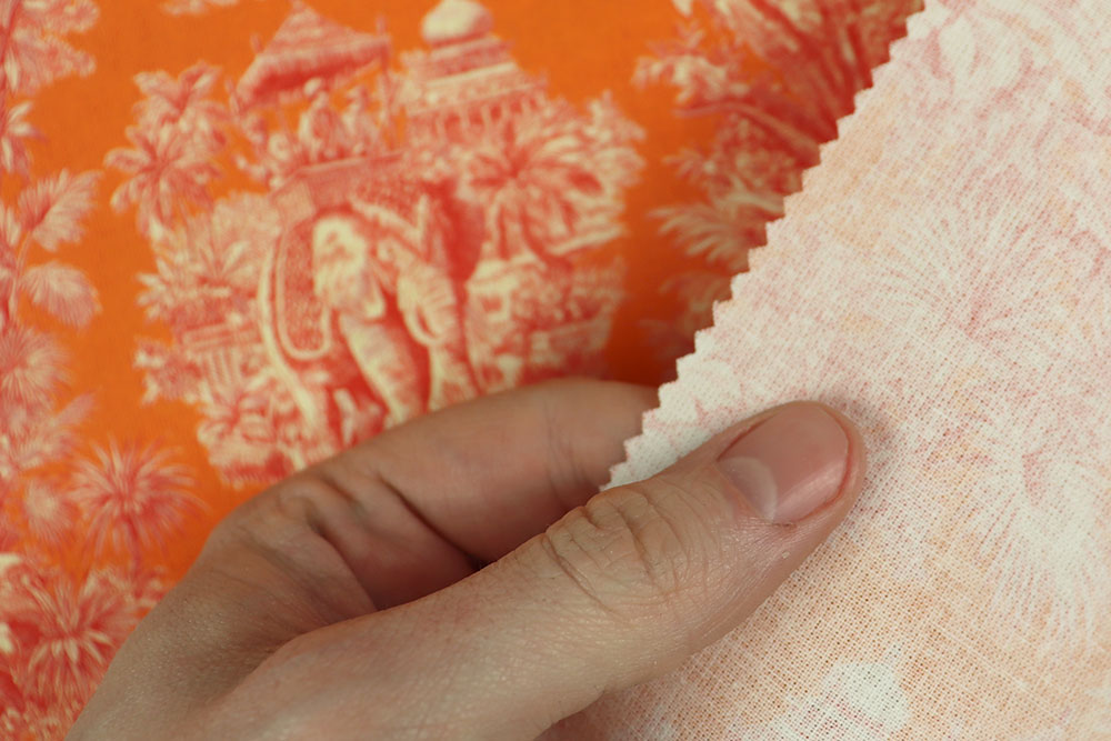Toile de Jouy mal anders: Edler Cretonne mit Ethno-Motiv in verrückter Farbkombi! Ds6373 Baumwollstoff Toile De Jouy Orange Pink S4 Weltweit Baumwollstoff - Toile de Jouy - Mayani Orange