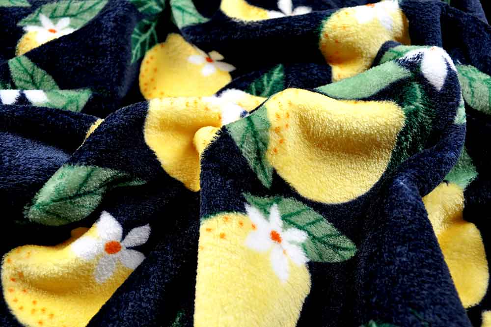 Wenn das Leben dir Zitronen gibt, fang dein nächstes Nähprojekt an! Fl5156 Wellnessfleece Zitronen Schwarz S4 Kinderstoffe Wellness-Fleece - Zitronen