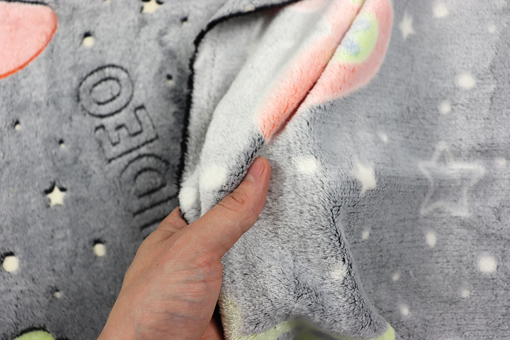 Bunter Fleece mit Gamepad-Motiven, und Retro-Vibes – perfekt für kleine und große Zockerfans! Fl5192 Neon Fleece Videospiel S4 Fleece Fleece - Neon - Game Galaxy