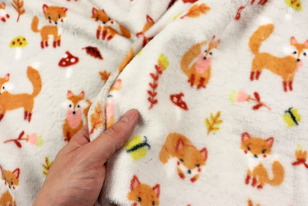 Süße Füchse auf Kuschelmission – niedlich und flauschig zugleich! Fl5202 Fleece Fuechse  4 Kinderstoffe Wellness-Fleece - Süße Füchse